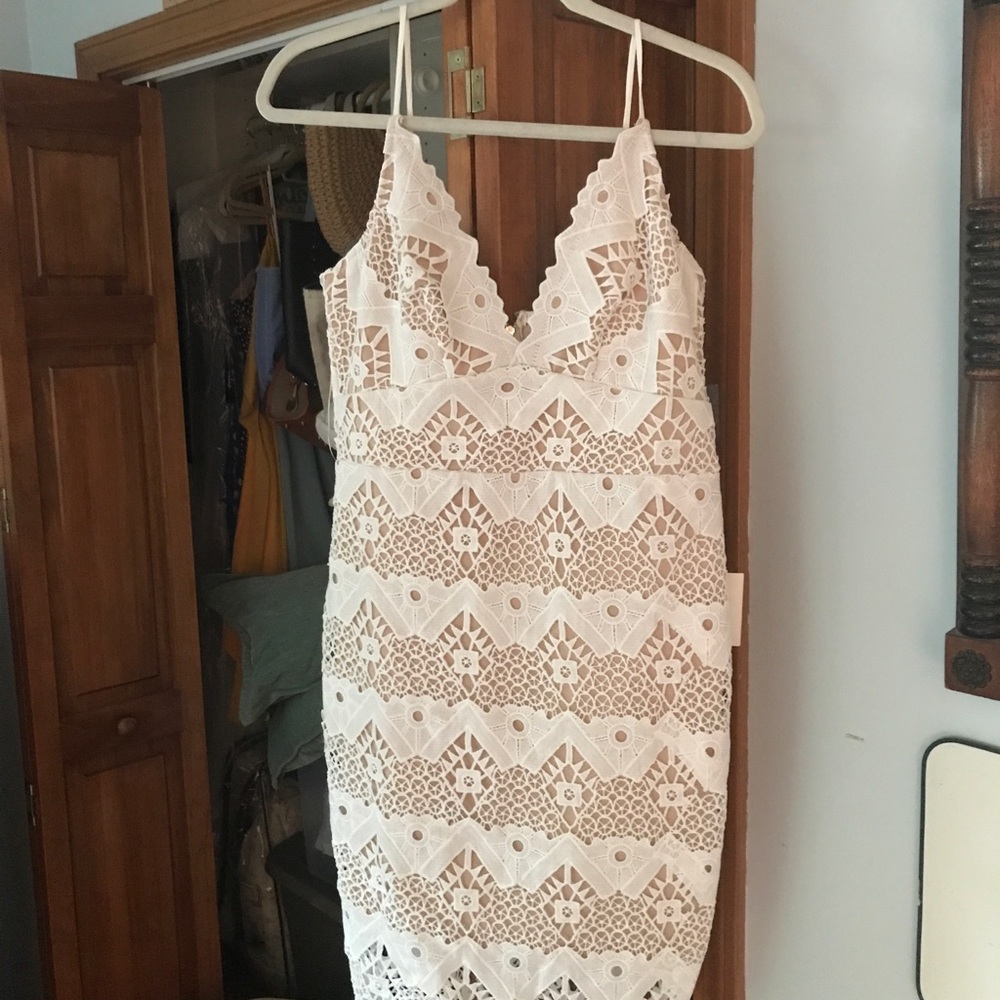 NWT lulus dress. Nude with white lace overlay